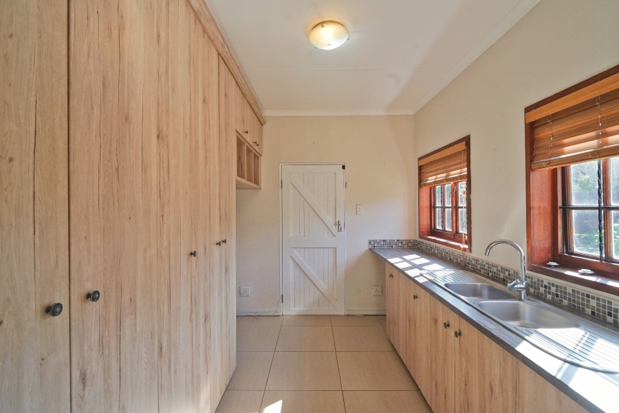4 Bedroom Property for Sale in Cove Rock Eastern Cape